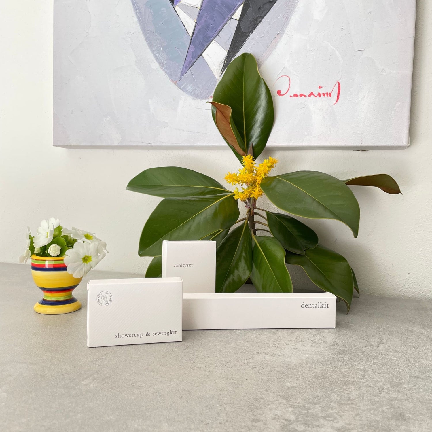 Kit Cuffia Doccia e Set Cucito Hotel Amenities in elegante eco box bianca