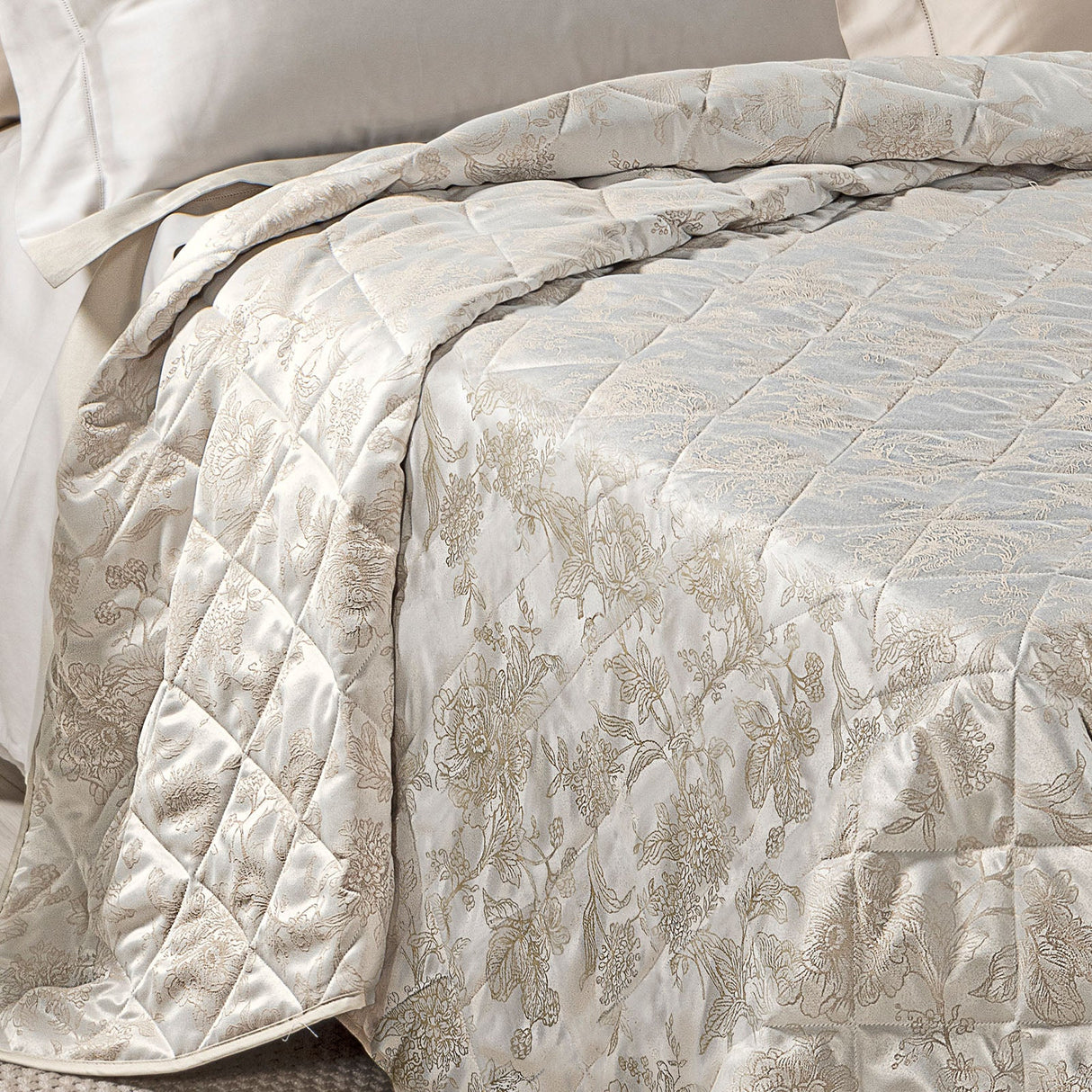 Caleffi Copriletto Matrimoniale Trapuntato in Raso Jacquard Fioralba Dreaming 80 gr/mq