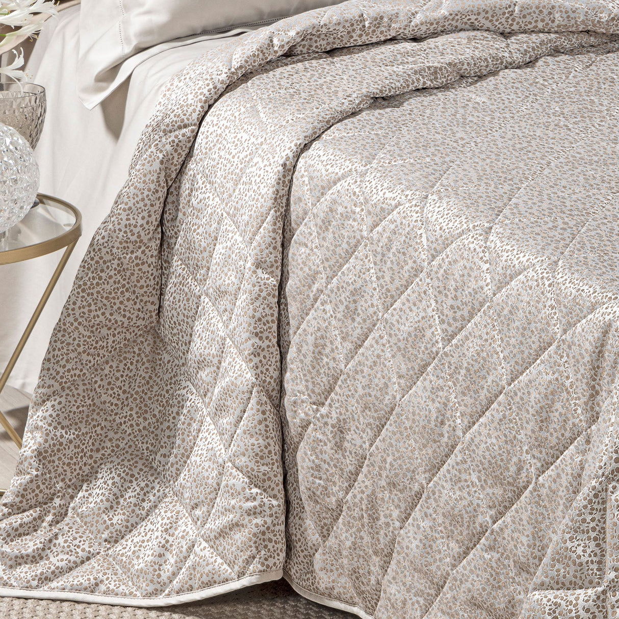 Caleffi Copriletto Trapuntato Matrimoniale in Raso Jacquard Perlee Dreaming 80 gr/mq