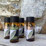 Set cortesia bagno all'olio di oliva completo di shampoo, bagnoschiuma, igiene intima, set spazzolino e dentifricio, cuffia doccia, set cosmetico