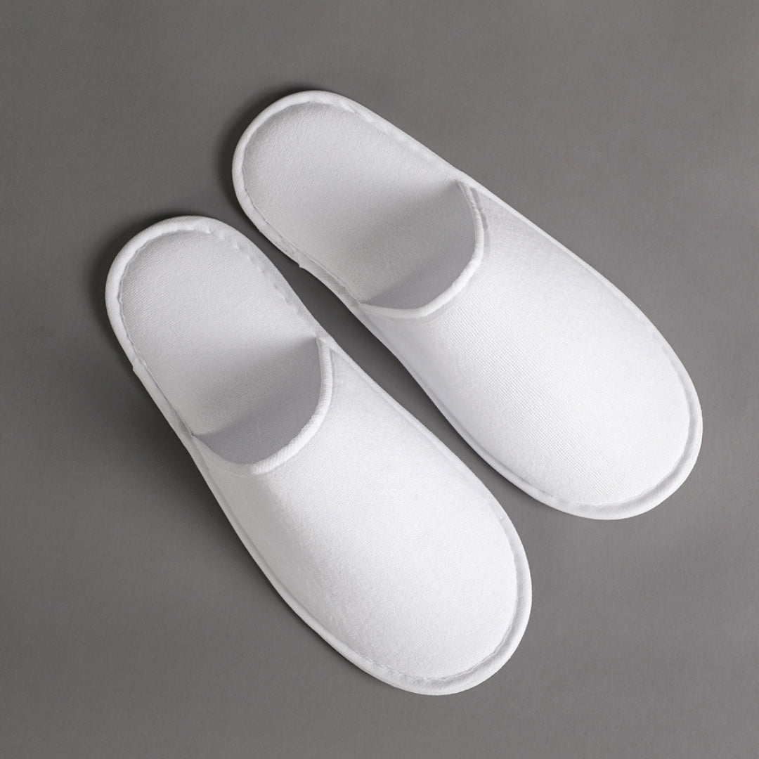 Ciabatte per Hotel e B&B in Spugna con suola antiscivolo, confezionate in elegante bustina eco-friendly con laccetti di chiusura