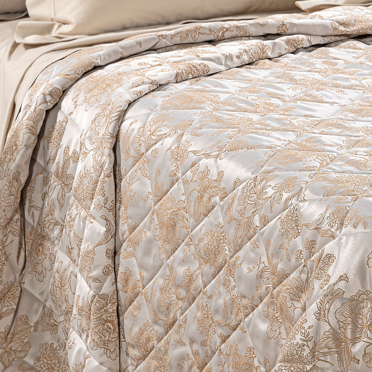 Caleffi Copriletto Matrimoniale Trapuntato in Raso Jacquard Fioralba Dreaming 80 gr/mq