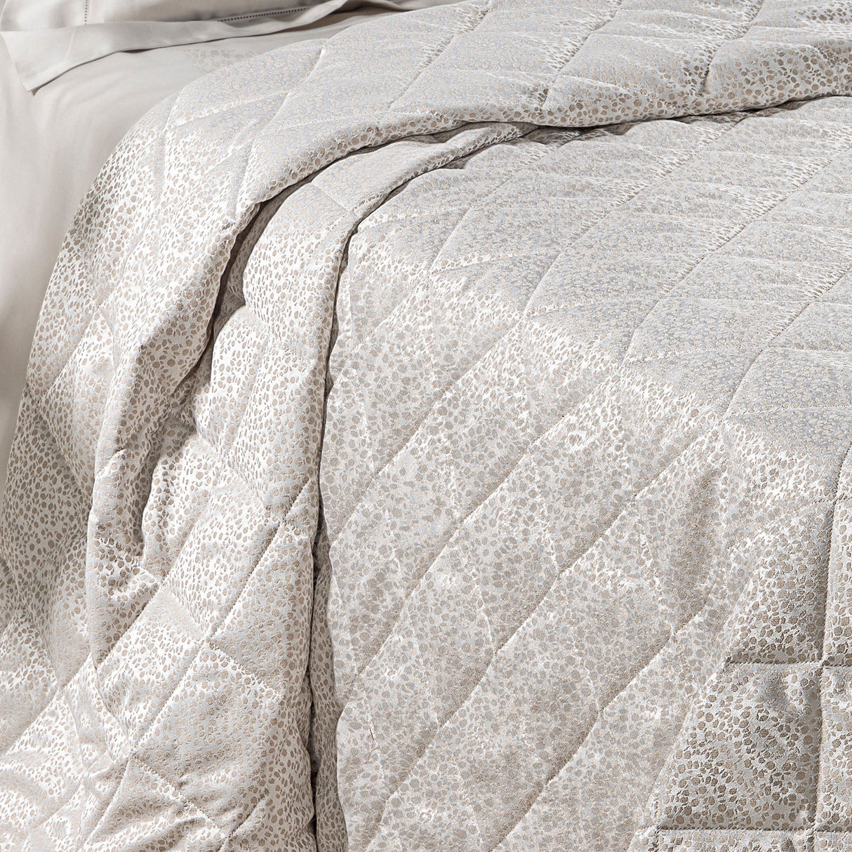 Caleffi Copriletto Trapuntato Matrimoniale in Raso Jacquard Perlee Dreaming 80 gr/mq